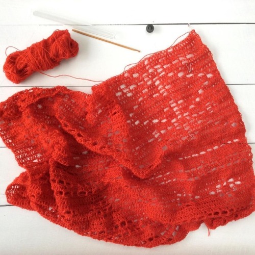lavischdesigns: I still haven’t cast on a new knitting project, so I’ve been working on 