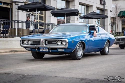 kustomcarphotography:  Cruisin! KustomCarPhotography.com #kustom #car #photography #dodge #mopar http://ift.tt/2unAPuo