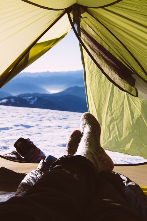 0rient-express:   Camp vibes, Mt. Rainier | by Bradley Castaneda.      