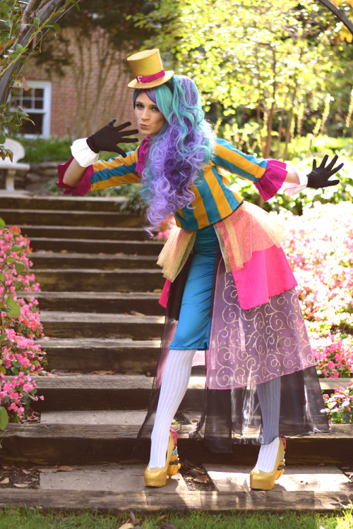 vantasticmess: vantasticphotos: Lady Ava as Madeline Hatter (Ever After High) when i saw Cat in this