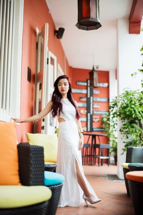 chio-eves:  Naomi, posing for a blogshop.