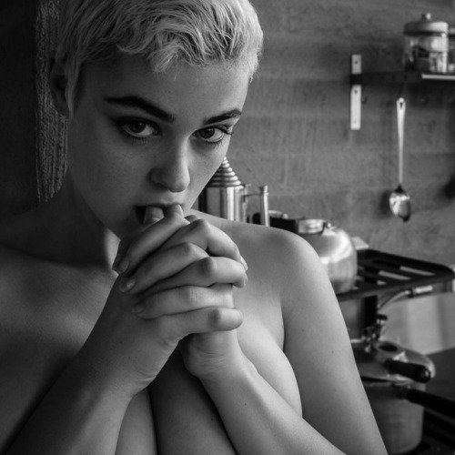 besidethedillema:  How can a woman be so perfect.