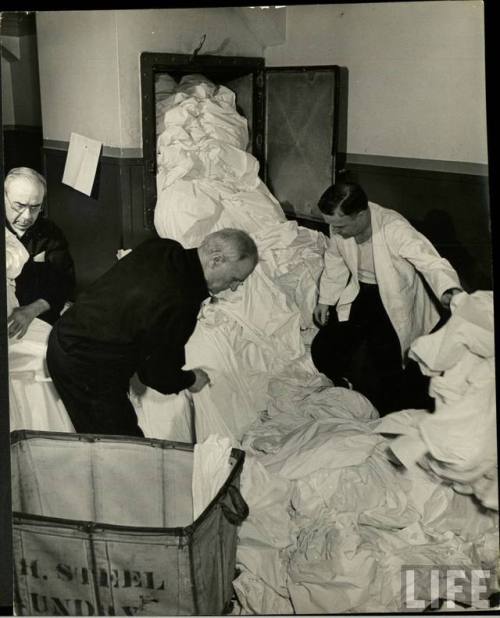 Sorting laundry at the Waldorf-Astoria(Alfred Eisenstaedt. 1944?)