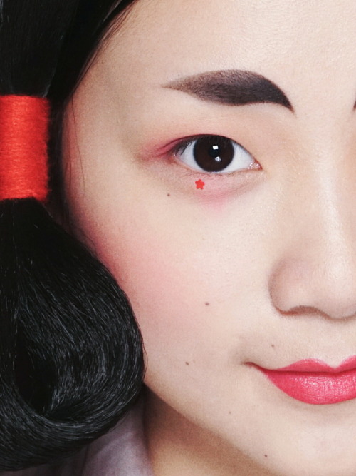 fuckyeahchinesefashion:Tang dynasty makeup by 乐乐Cleo