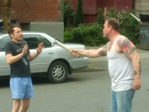 clash-humor:  Here’s a pic of Elijah Wood being threatened by a New Yorker. 