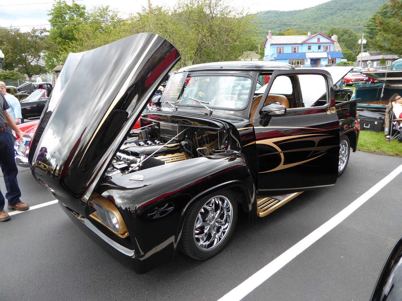 fromcruise-instoconcours:Ford F-100 with a Coyote 5.0-liter. The interior on this