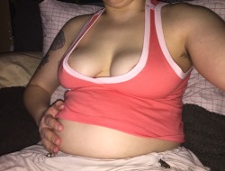Porn Pics :I don’t like how much smaller i look in