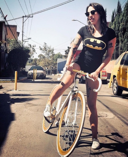 fixiegirls:Repost from @miss.atomicc.bombb Sunday, my Bike and Me #lovemybike #dandoelroll #brothers