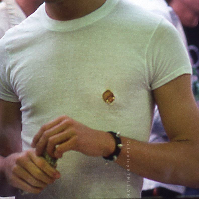 largecoin: stanleystellar:  Gay Pride Day, NYC 1979 / © stanleySTELLAR  in2it 