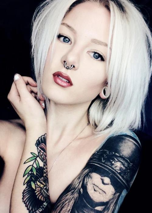 tattooedink-artvixens:  Find great content to share. Try ► brickflow.com