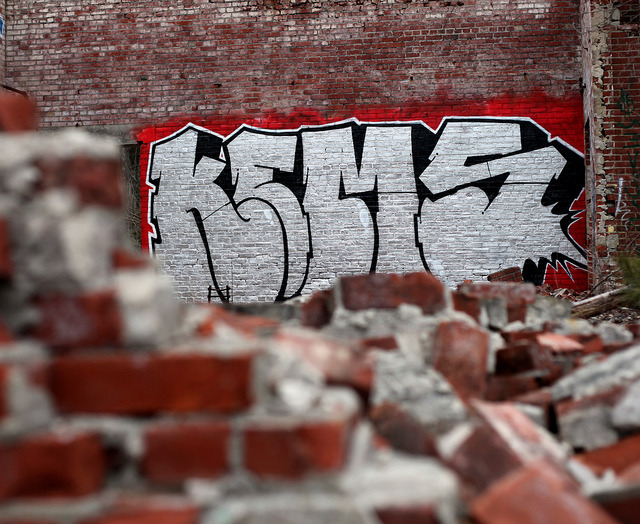 elephantdae:  KEMS | Brick city simples. by Ironlak on Flickr. 