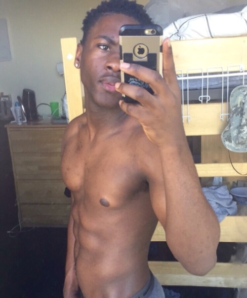 blackveilbarb:  Snapchat:edwig1212