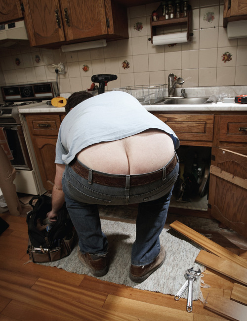 revengeofthebears:  thebigbearcave:  cracked IV  buttcrack is awesome 