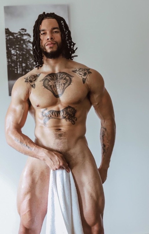 thug-gifs:spoilcaribbeankid95:Can someone plzzz tell me who he is?¿#Caribbeanbwoy #Caribbeanbottom #BlackDaddyAnybody know who this is?
