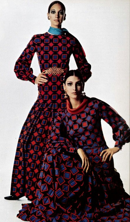 kitsunetsuki: Irving Penn - Marisa Berenson &amp; Benedetta Barzini Wearing Dresses by Yves Sain