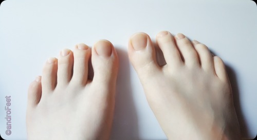 toesandstuff:  Hello♡