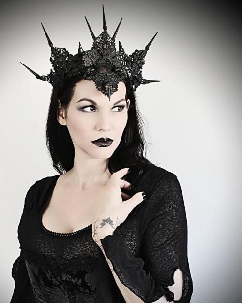 jacquelinecollentarrolly: Queen of the Dead Part Two. Crown by@tothology. #gothqueen #horrorqueen #h