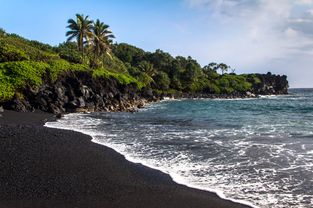 Waianapanapa State Park (Black Sand Beach)