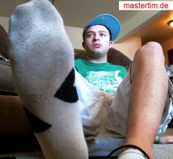 dirtysmellysocks: dirtyboysnfeetngifs:  Fuckin love Kris Hawk and all the nasty shit he gets into ;)   http://dirtysmellysocks.tumblr.com/ 