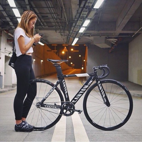 ifuckinlovefixedgearbikes:  Repost: @chaukit  #fixedgear #fixie #fixed #fixiegirl #fixedgeargirl #ca