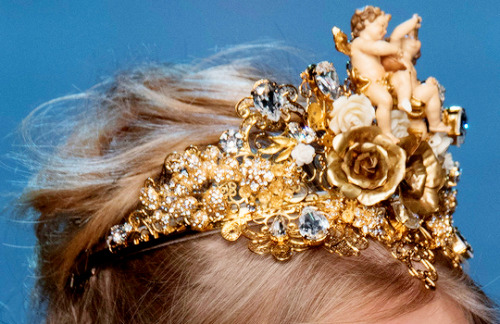 fashion-runways:Dolce & Gabbana at Milan Fashion Week Spring RTW 2016 – Headwearif you want to s