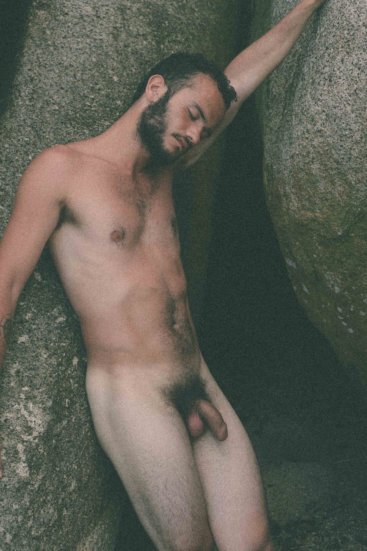 losnoviosdegael: Sebastián . Bogotá . met in Parque Tayrona-Colombia 2017 ©Javier