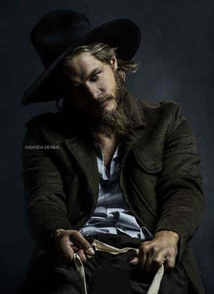 aperhapshand:  vimandvigour:  blog-girl-on-film:  Travis Fimmel by Amanda Demme 