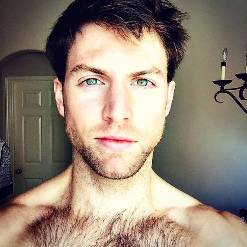 monstertrucker:  modelwarren:Got a wild hair and ✂️ 😘  http://instagram.com/p/xmhAFqhHZC/ Cheese and rice…dem eyes!  Omg im in love
