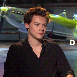 solo-harry:Harry trying to avoid interviews