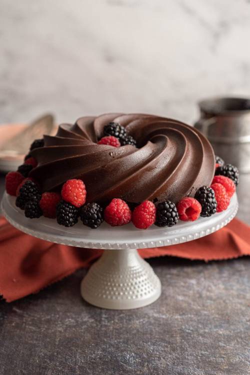 fullcravings:Chocolate Pound Cake