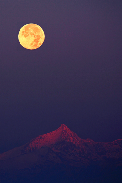 vurtual:  Hunter’s Moon over the Alps (by Stefano De Rosa) 