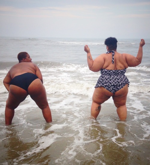 fairyysquaadmother:  jawnthebaptiste:  Watch out for the big girls ✨  For Big Girl Appreciation Day or for the 99 and the 2000.   AYYYYYEEEEEEEE GET IT👏🏾👏🏾👏🏾👏🏾