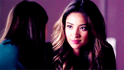 prettylittleliars-bitches-blog: Pretty Little Liars↳ Who’s In The Box    