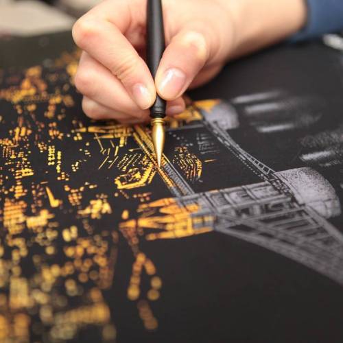 beinx:  Lago Design is behind a new type of colouring. Called Scratch Night View these creations are as a kit in which there are the very precise illustration of a famous city and a wooden pencil of gold color. The goal is to color the elements that