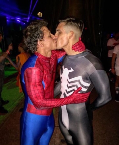 lalycradude:Sexy kiss. Follow me for more hot guys in lycra, spandex, and other sports gear