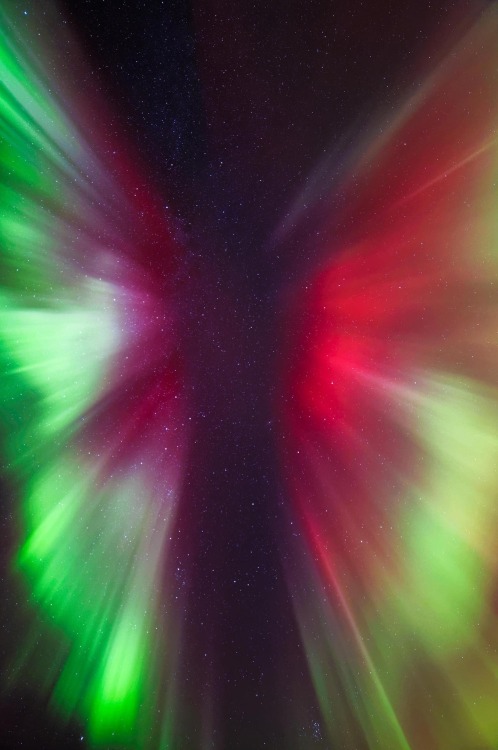 0ce4n-g0d:  Red aurora | Maurice Lepetit 