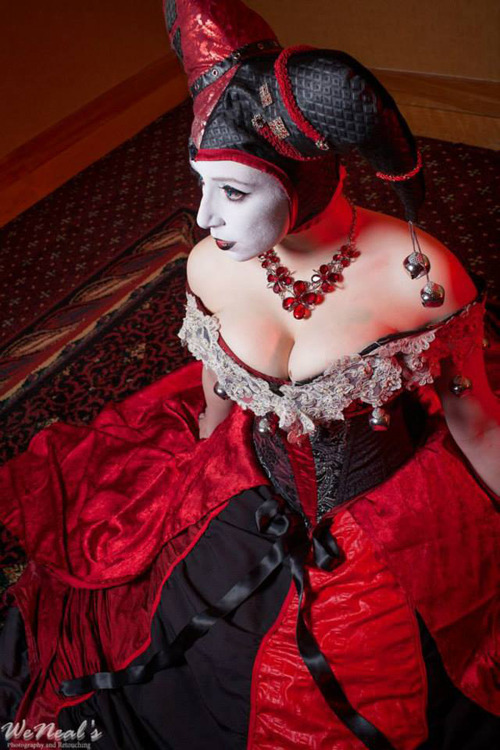 cosplayadoration:  Masquerade Ball Harley Quinn. Photographer: Zandragon Designs &amp;