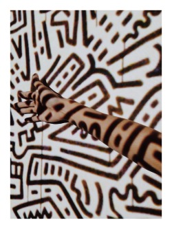 staygoldfish: Photo projection of Keith haring’s