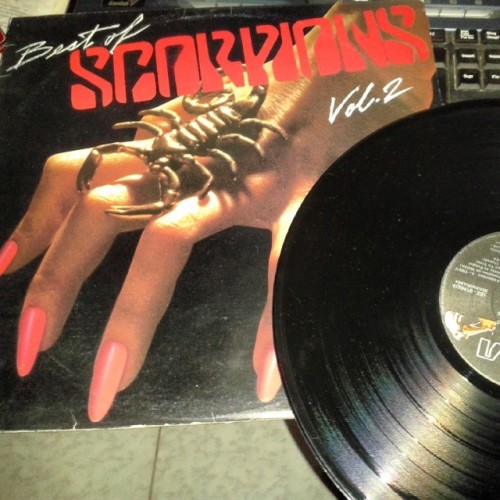 rushneto:  Scorpions - Best of Vol.2 #vinylcircle_venezuela #vinylcommunity #vinylcollectionpost #rock #heavymetal #hardrock #vinyl #classicrock #glamrock #scorpions #germanrock #german 
