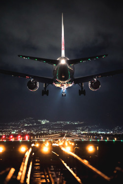 motivationsforlife: 777 Landing by Azul Obscura  Good morning! @did-you-just-touch-my-butt Half way!!!