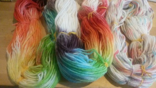 Dyeing yarn in rainbows with Kool-Aid. One speckled, two rainbows with white in between, and one sol