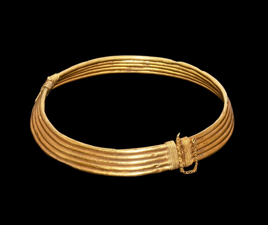 archaicwonder:  Greek Gold Multi-Channeled Torc, 5th-3rd Century BCA gold choker