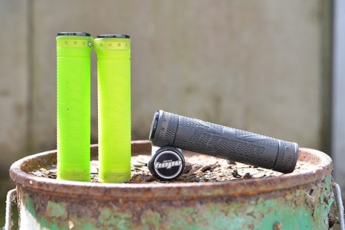 aces5050: Hope Lock-On Grips (via Dirt Magazine)