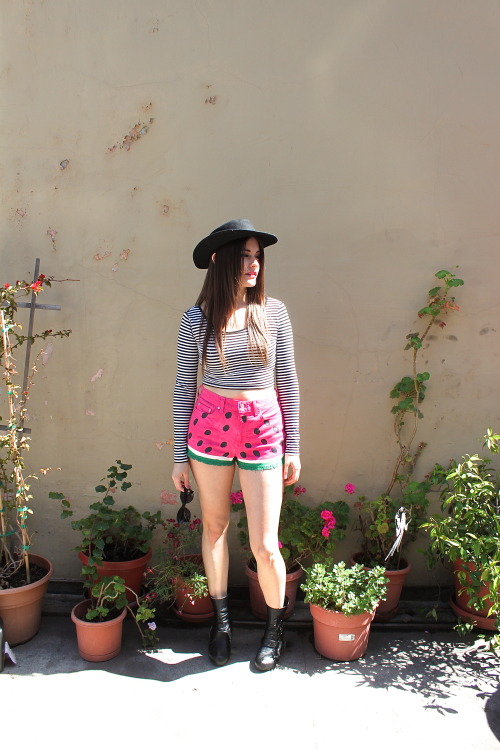 fancymade: DIY - WATERMELON SHORTS  Because who doesn’t love watermelon, specially on shorts! I had 