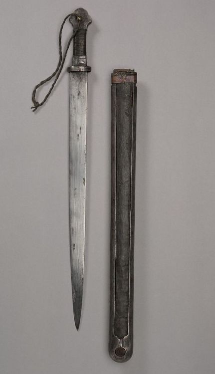 art-of-swords:  Tibetan Sword Medium: iron with gilt and leather Measurements: Overall - l:52.10 cm (l:20 ½ inches); blade - l:42.60 cm (l:16 ¾ inches) Source: Copyright © 2015 Cleveland Museum of Art 