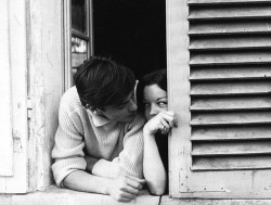 fotogrimsi:  Romy Schneider and Alain Delon at home in tancrou in 1959 • Michel Brodsky