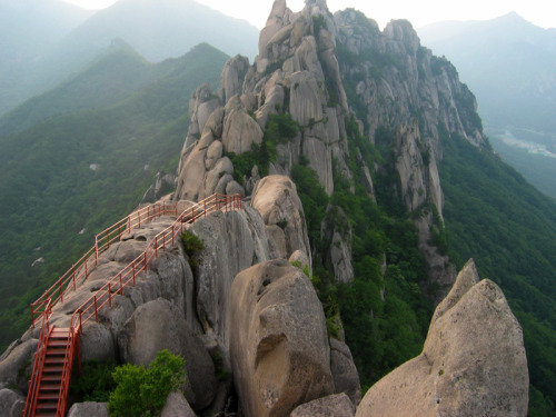 Dinosaur Ridge, Seoraksan, part of Taebaek mountain range in South Korea.