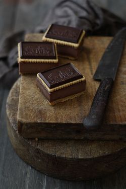 cafeinevitable:  Chocolate Cheesecake Sandwichesrecipe