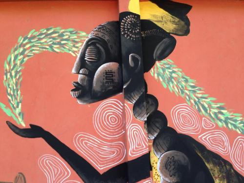 organicsomethings:accrawalkintours:Brazilian graffiti artist Alexandre Keto is currently in Ghana as