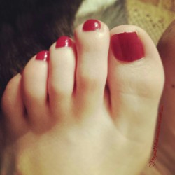 beyondmybedroomdoor:  Close up of my toes 